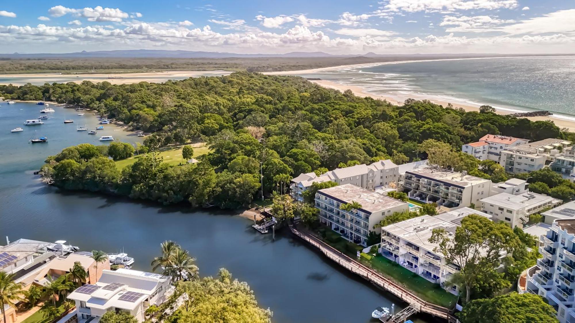 Jacaranda Noosa Aparthotel Buitenkant foto