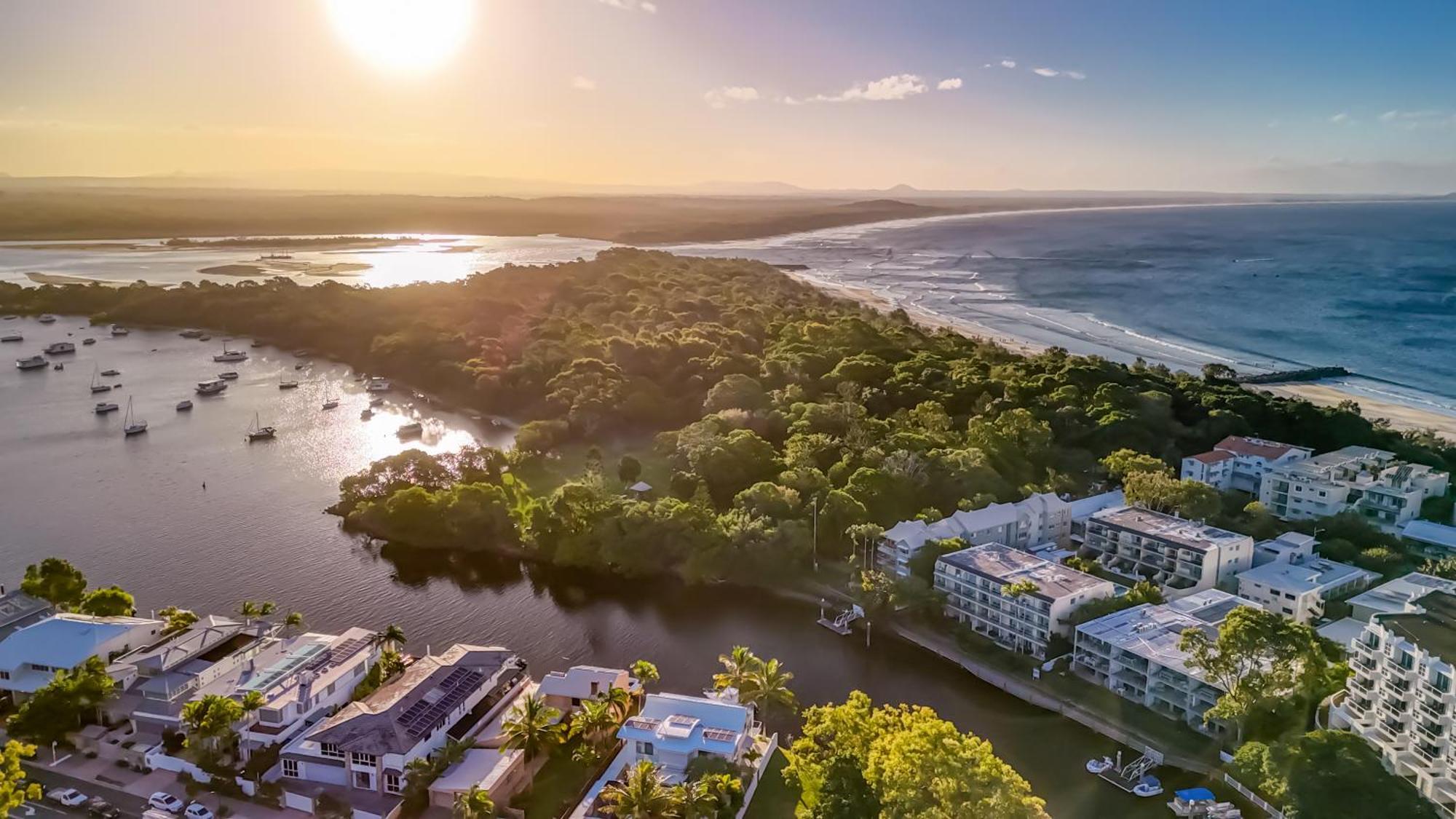 Jacaranda Noosa Aparthotel Buitenkant foto